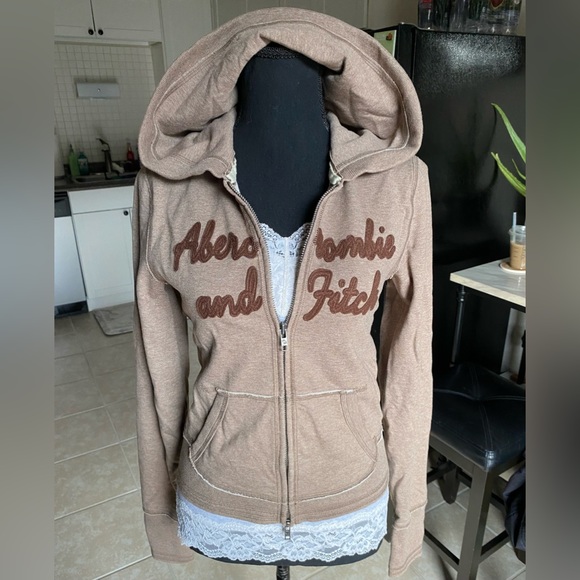 Sweaters - Vintage Abercrombie light brown zip up hooded sweater!